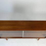Vitrine vintage en teck, buffet, étagère des années 60, style mid-century.