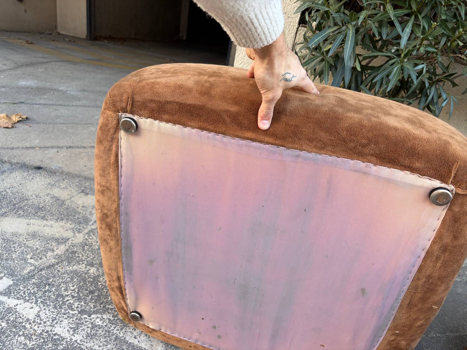 Brown velvet armchair/ottoman vintage from the 70s/80s.