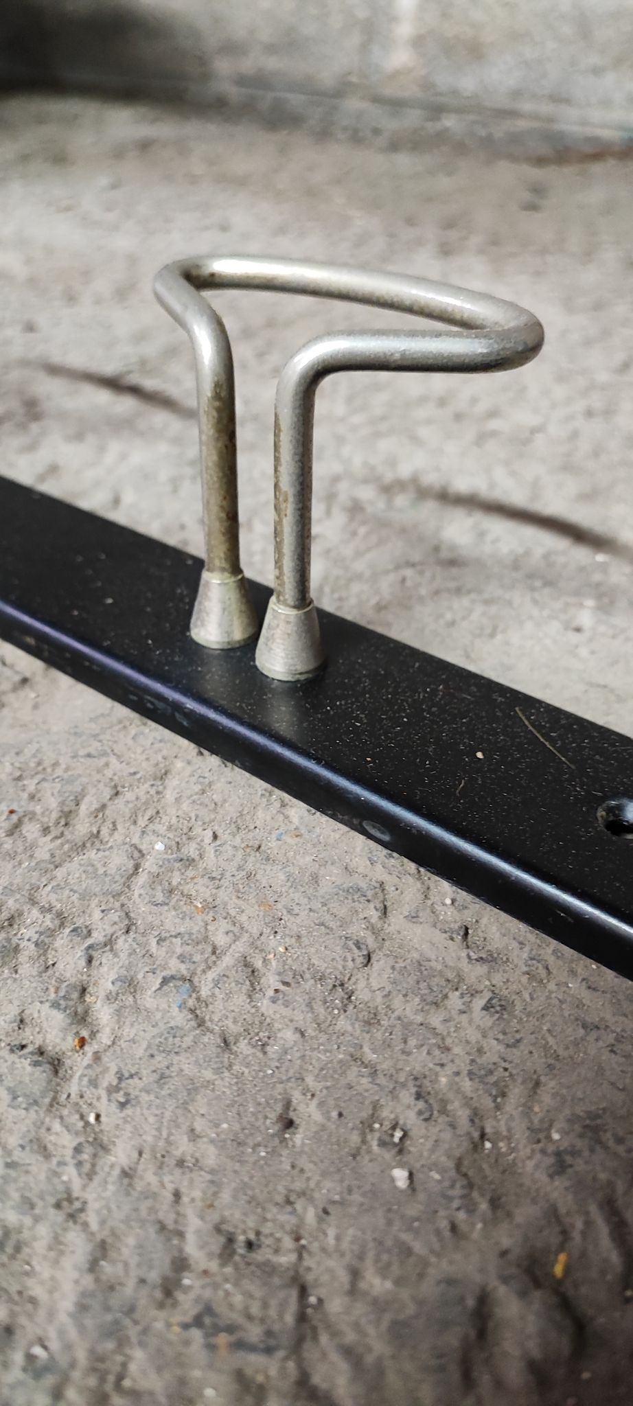 School wall coat holder with six metal legs GES