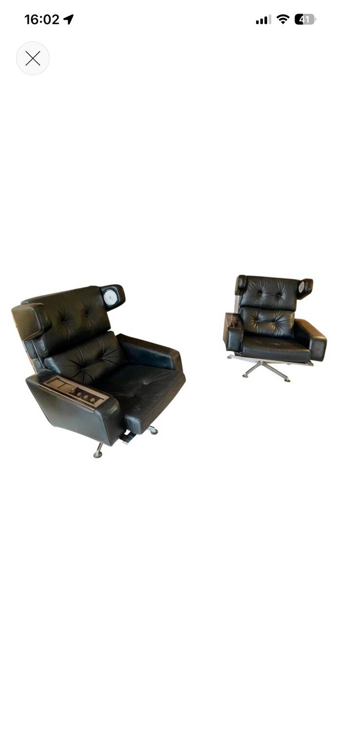 Pair of leather armchairs James Bond by Robin Day Prototype audio system, 1960