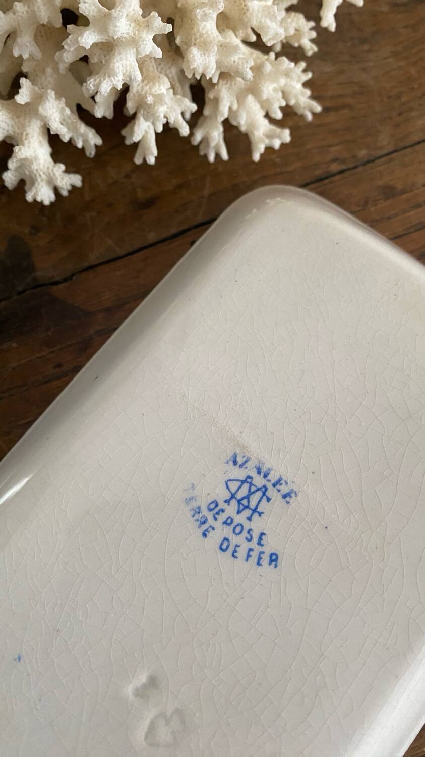 Azalea iron earth soap dish