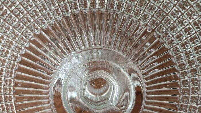 Serving dish on pedestal