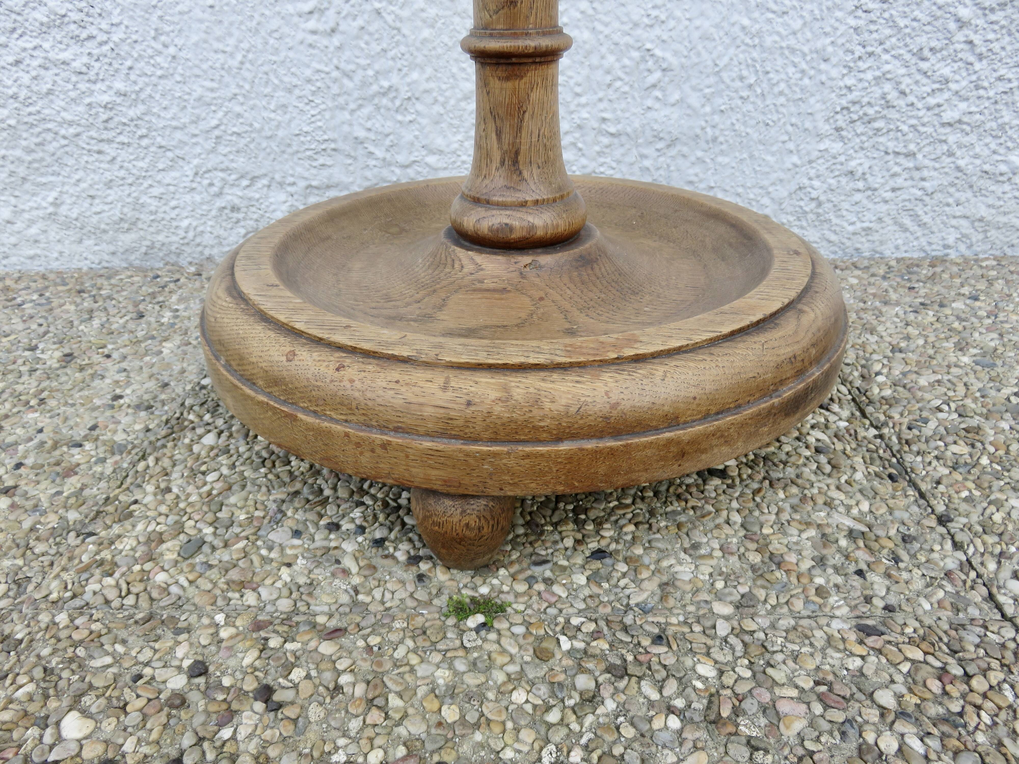 Art Deco tapered floor lamp in solid oak from the 1930s-1940s.