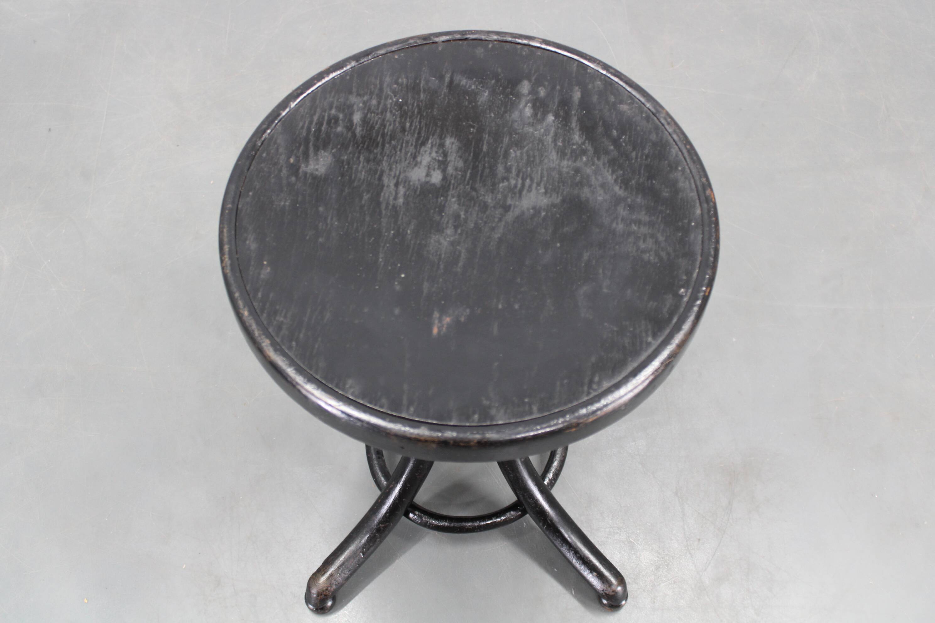 Thonet adjustable bentwood piano stool in black ebony finish, Czechoslovakia 1930s