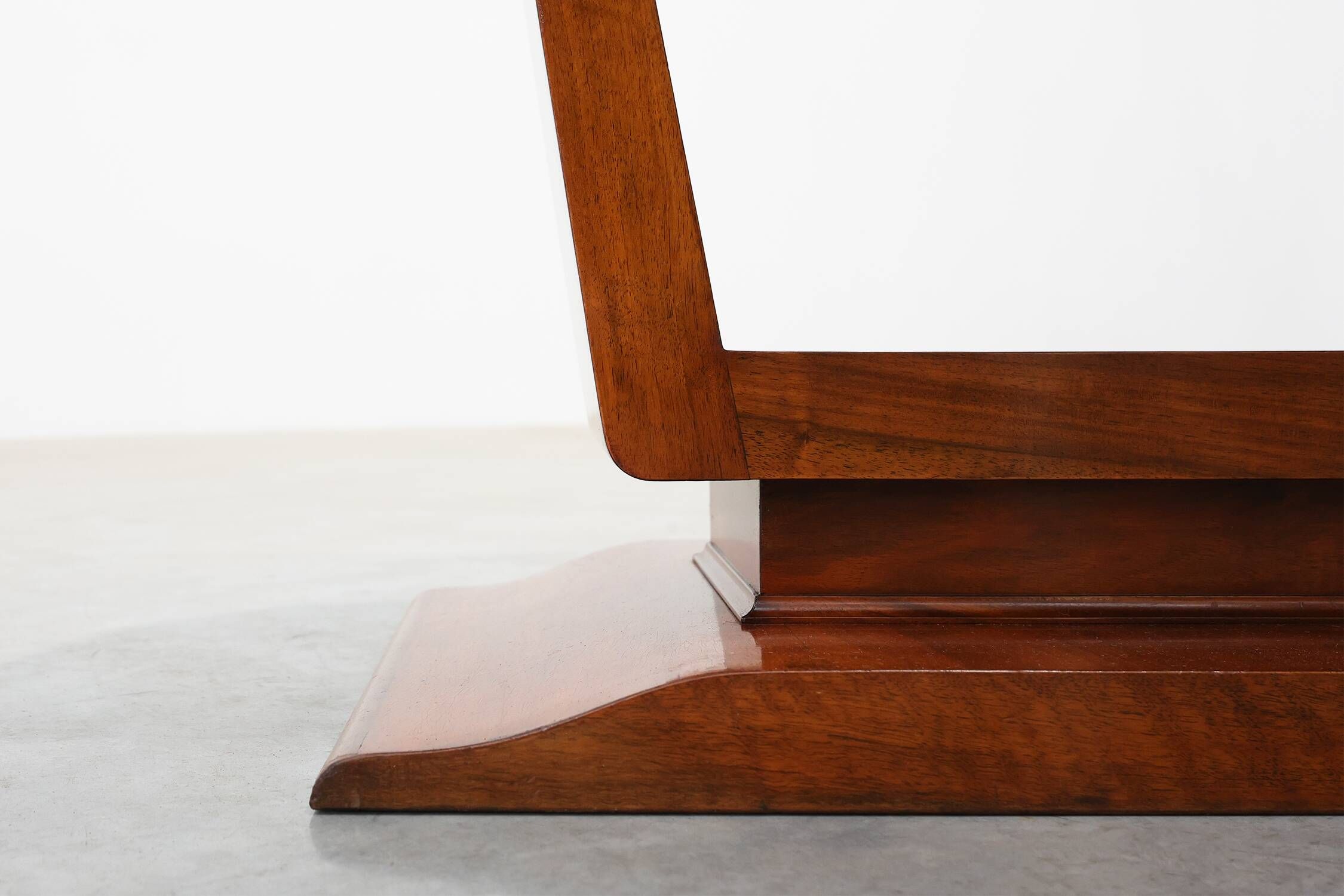 Table basse en placage de noyer Art Déco, Belgique, vers 1920