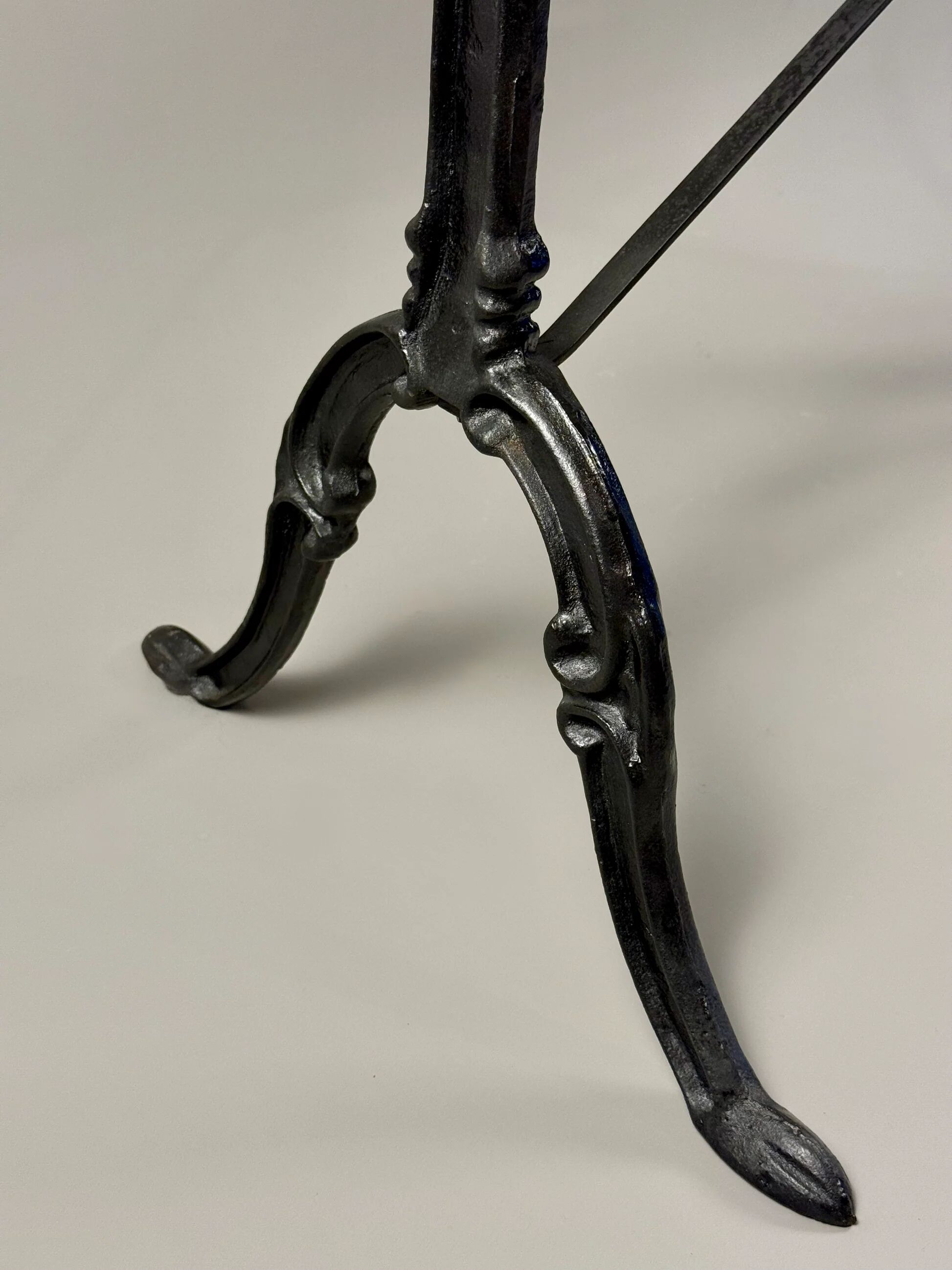 Table bistrot avec plateau en marbre