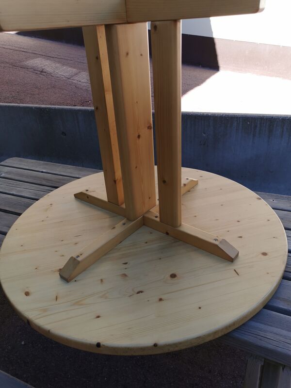 Table ronde en pin mobilier Les Arcs