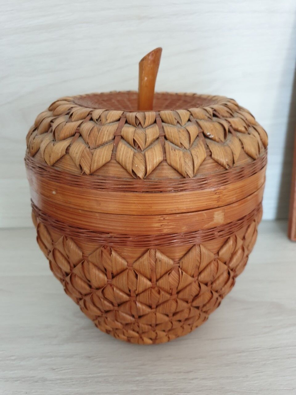 Box "Apple" in wicker 70s