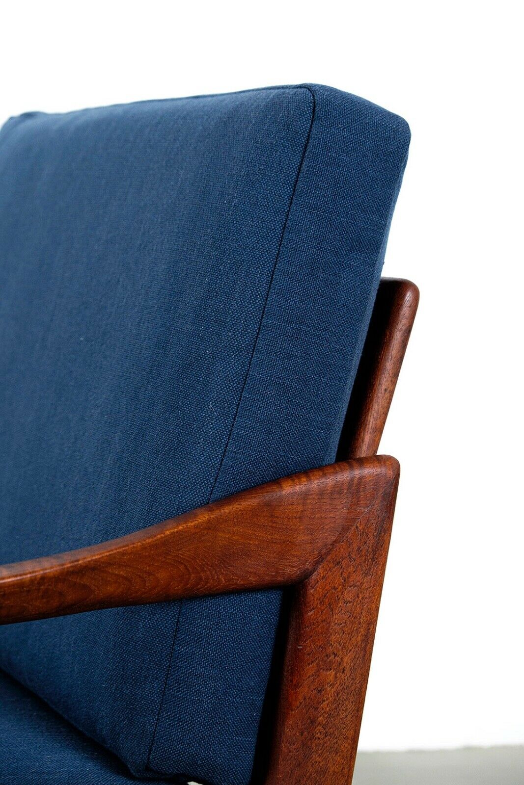 Illum Wikkelsø chair model 20 made by Niels Eilersen
