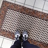 Tapis vintage indien Seraband fait main en laine – 73 x 140 cm – 1970s