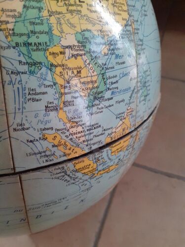 Globe terrestre ancien.