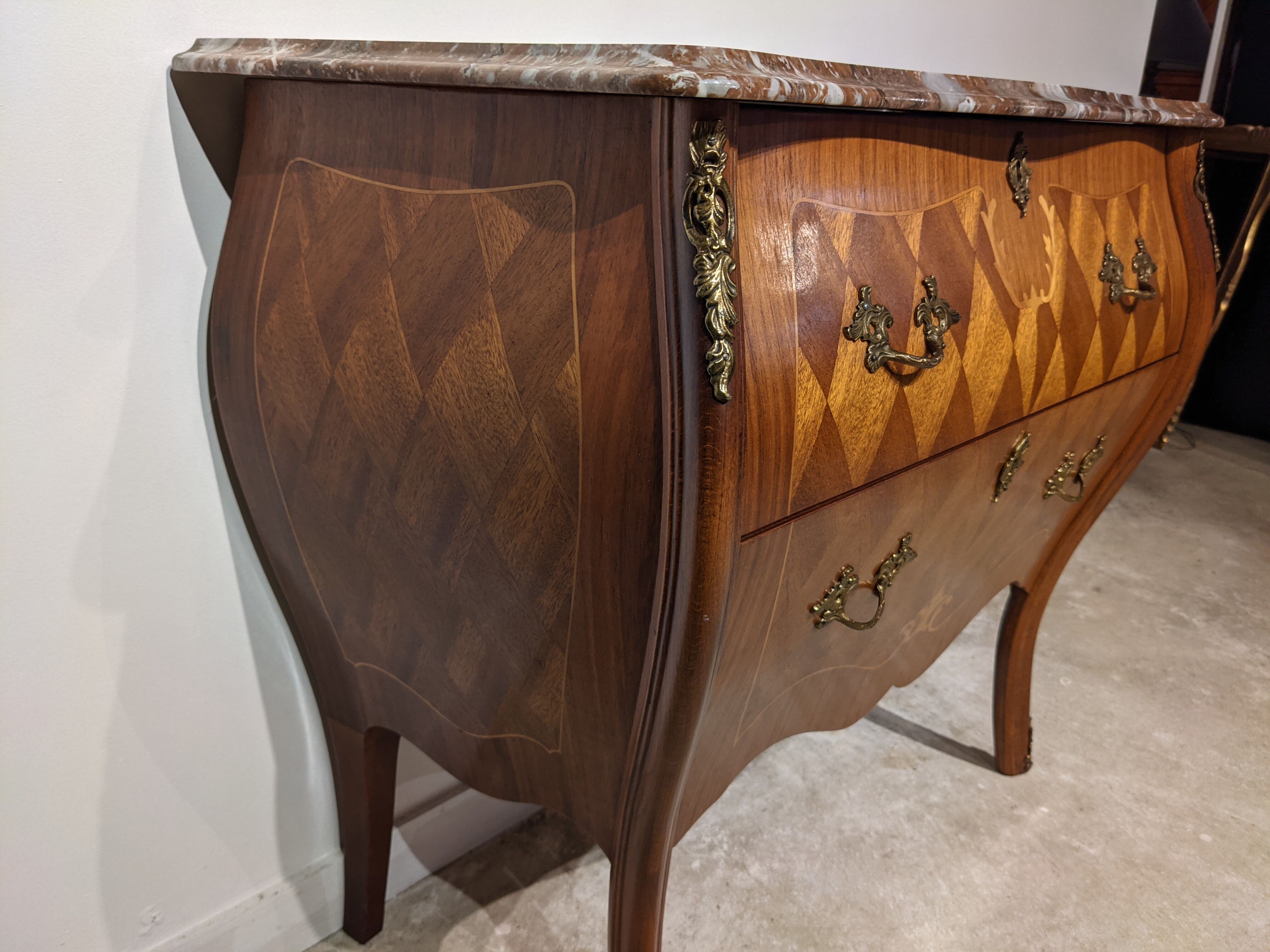 Commode tombeau de style Louis XV