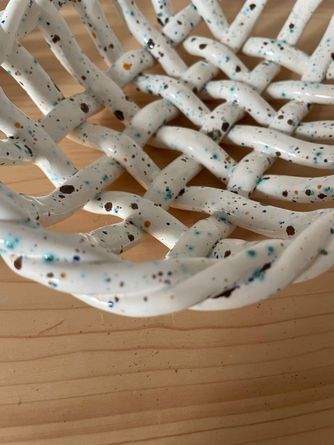 Set of 2 woven ceramic baskets