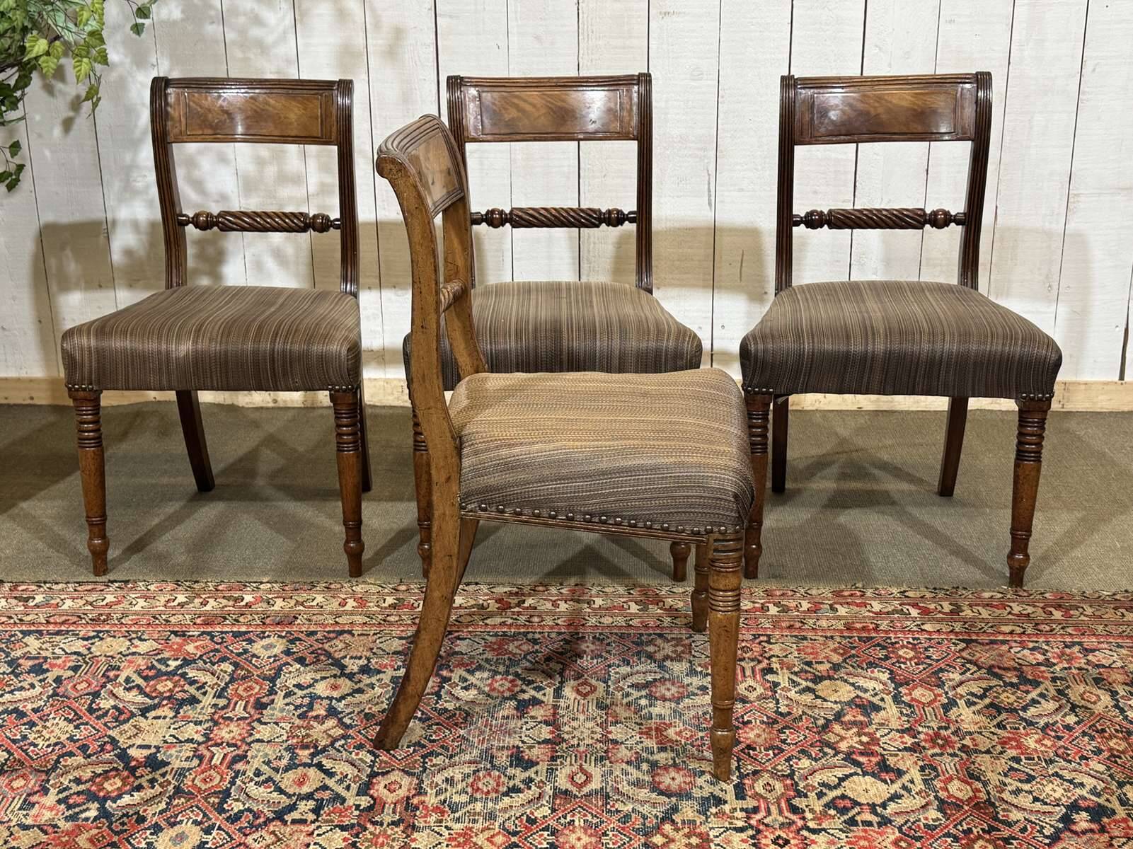Série de 4 chaises + 2 fauteuils anglais en acajou fin XIXème