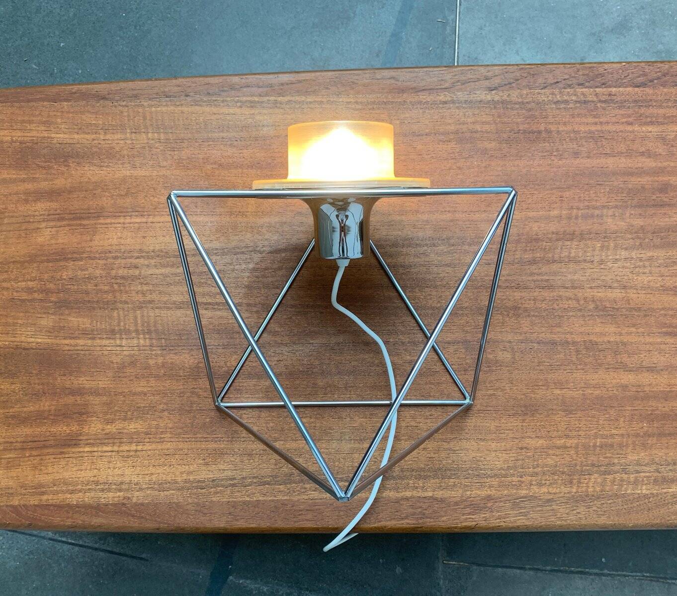 Poliedra table lamp from the Italian space age by Felice Ragazzo for Guzzini