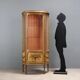 Vitrine ancienne de style néoclassique en bois sculpté, XIXe siècle