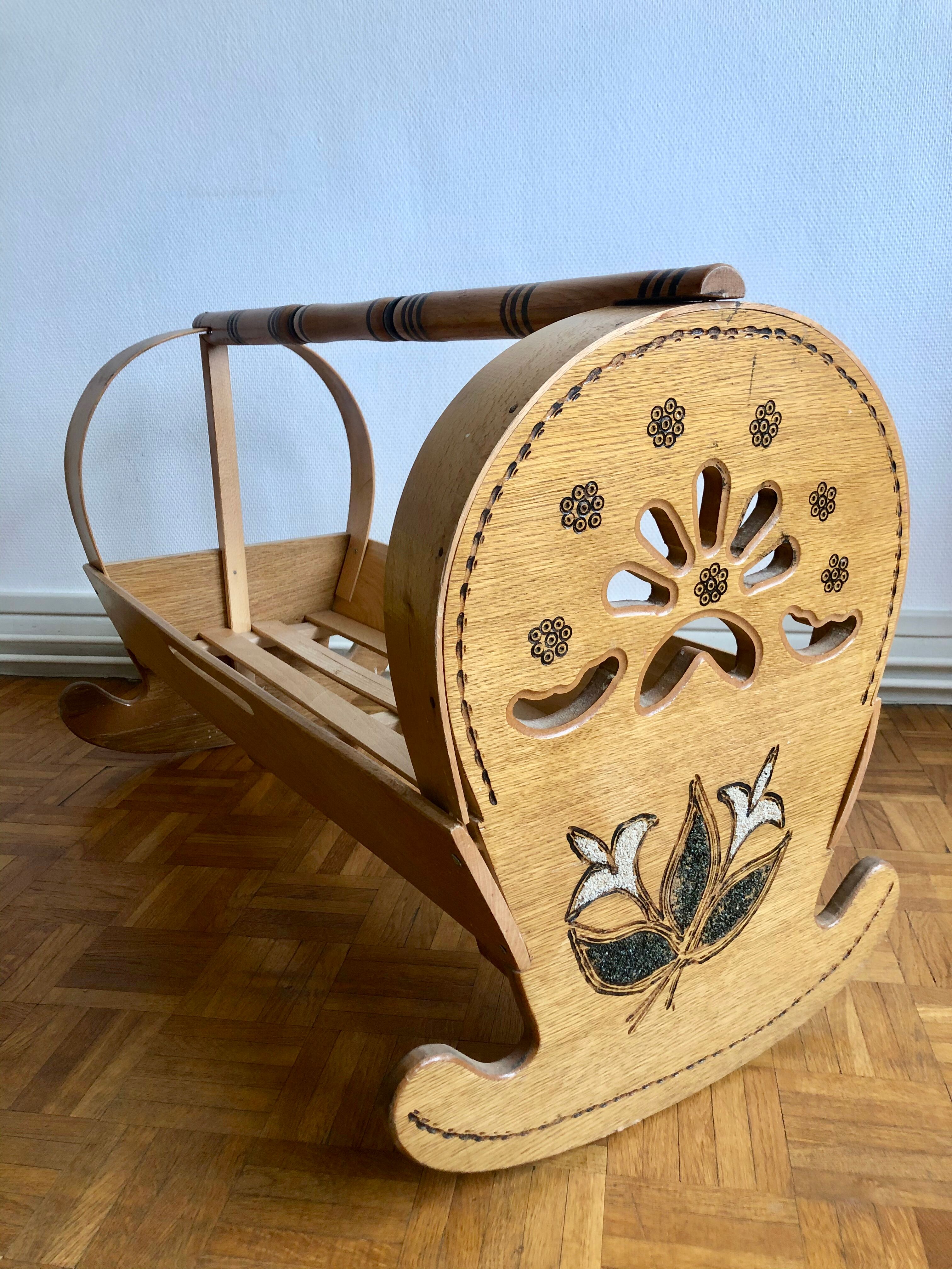 Flower-rocking cradle