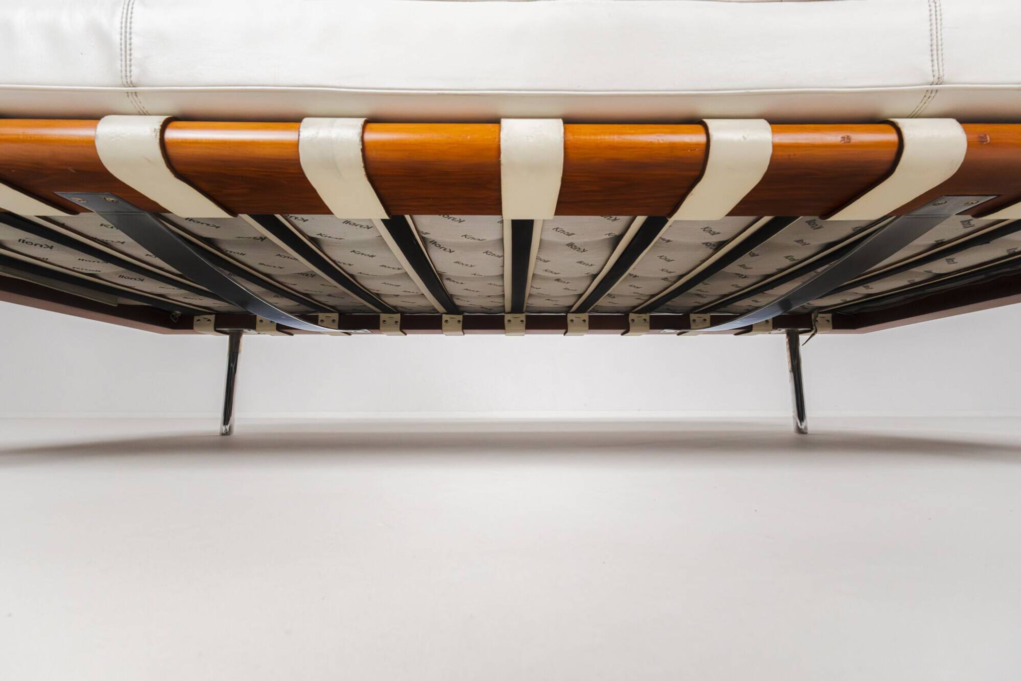 Barcelona daybed by Ludwig Mies van der Rohe fro Knoll, 1980s