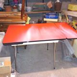 Extendable Table + 4 Chairs + 1 Stool - in Red Formica