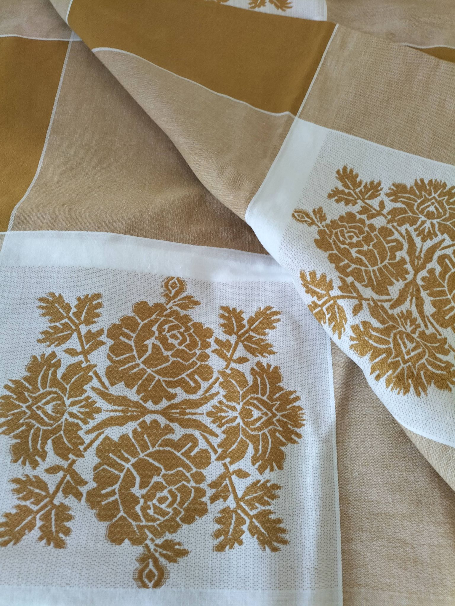 Nappe et 8 serviettes vintage – tons caramel et moutarde dorée