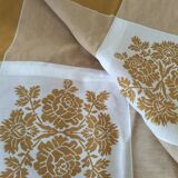 Vintage tablecloth and 8 napkins – caramel and golden mustard tones