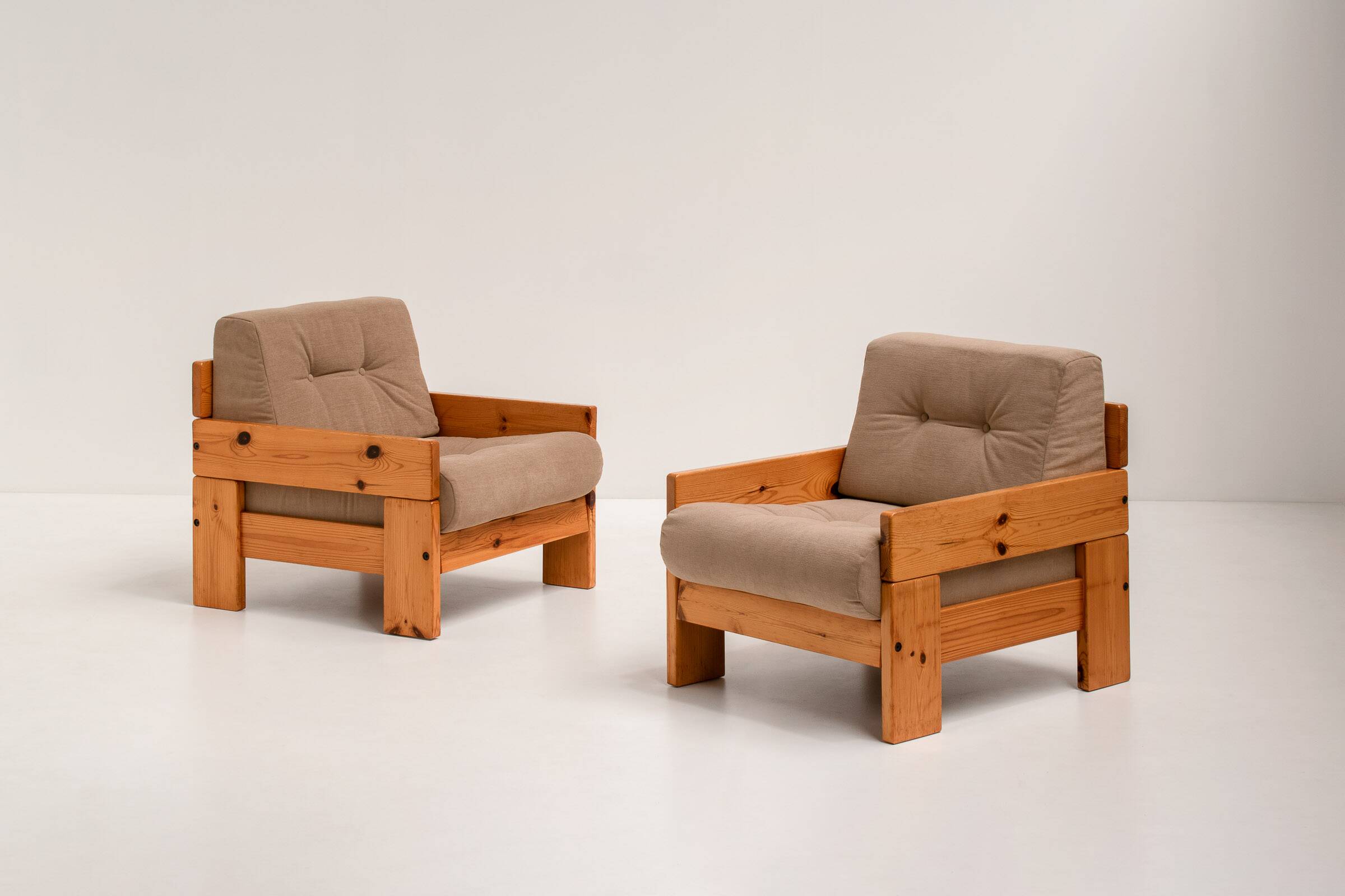 Pair of Minimalist Pine Lounge Chairs, Italy, 1970s