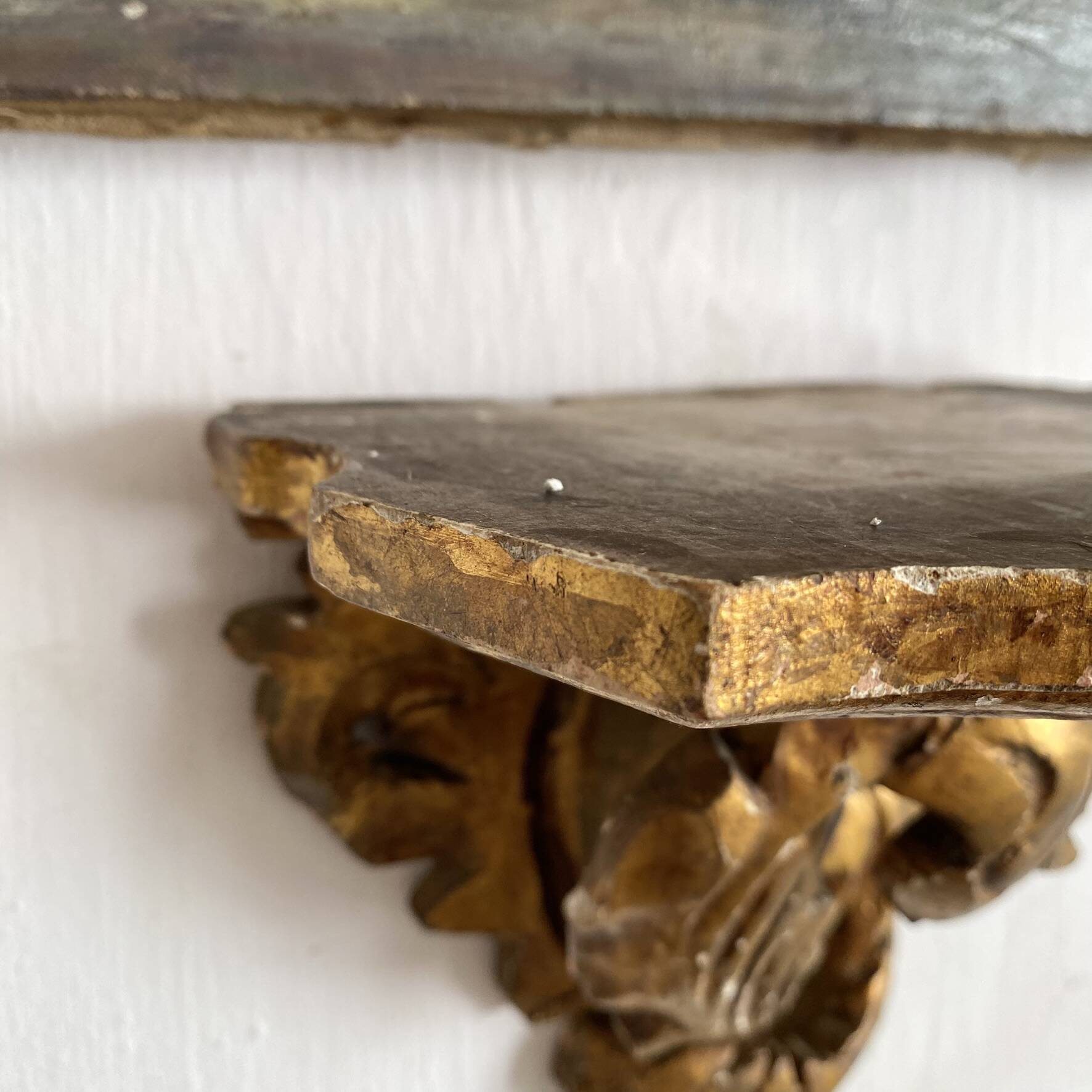 Antique wall console in wood and gilded stucco.