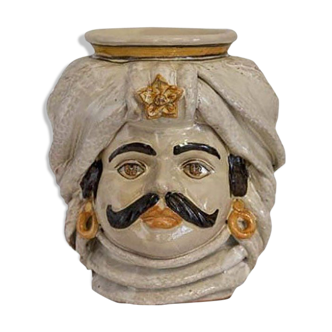 Men's beige turban vase