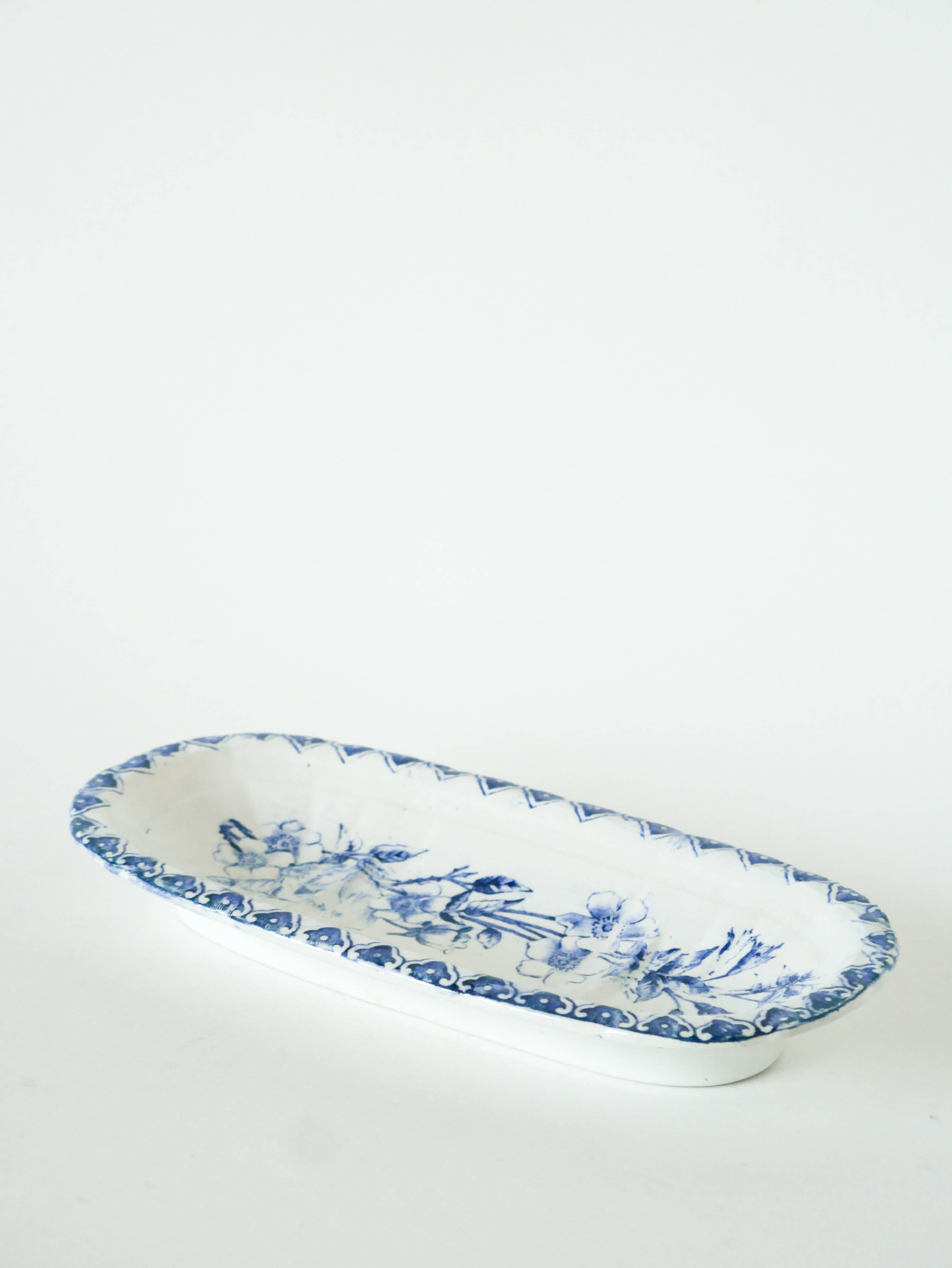 Ironstone soap dish, blue, 19th century