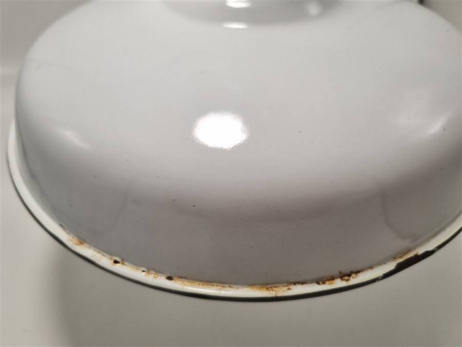 White enamelled sheet metal suspension