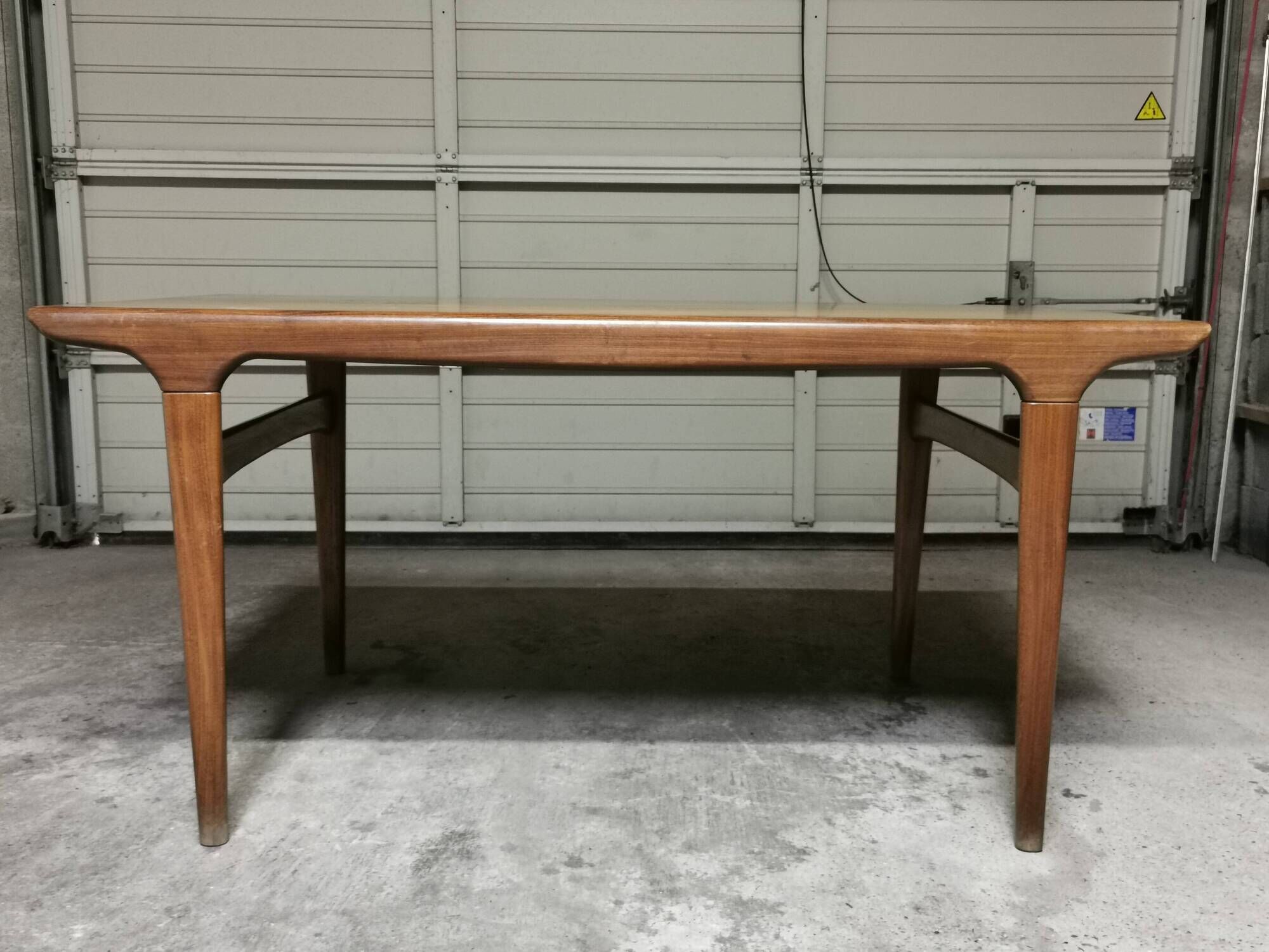 Vintage Scandinavian design table in Teak asymmetric extension by Johannes Andersen 1960