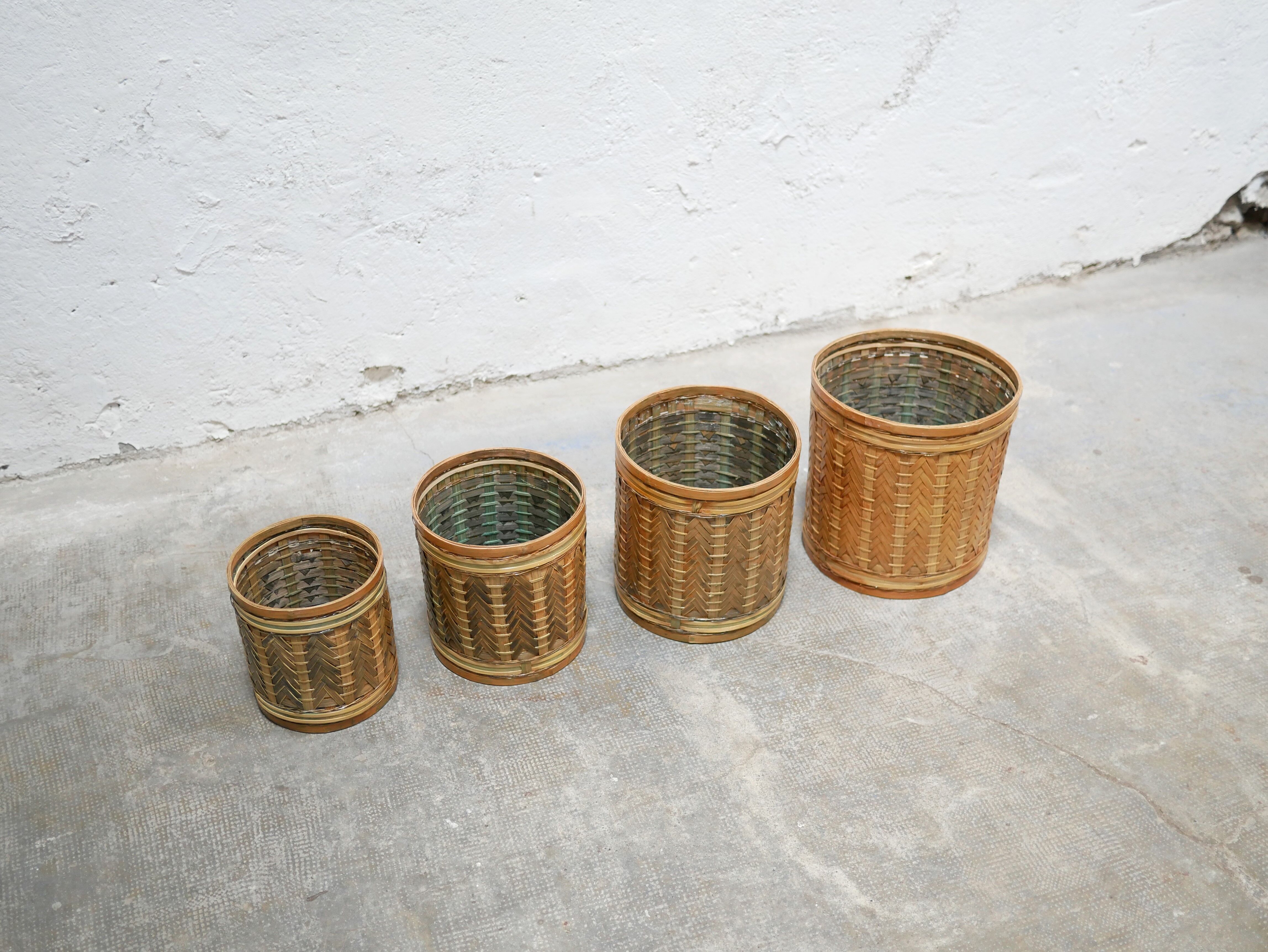 Série de 4 cache-pots corbeilles vintage en rotin