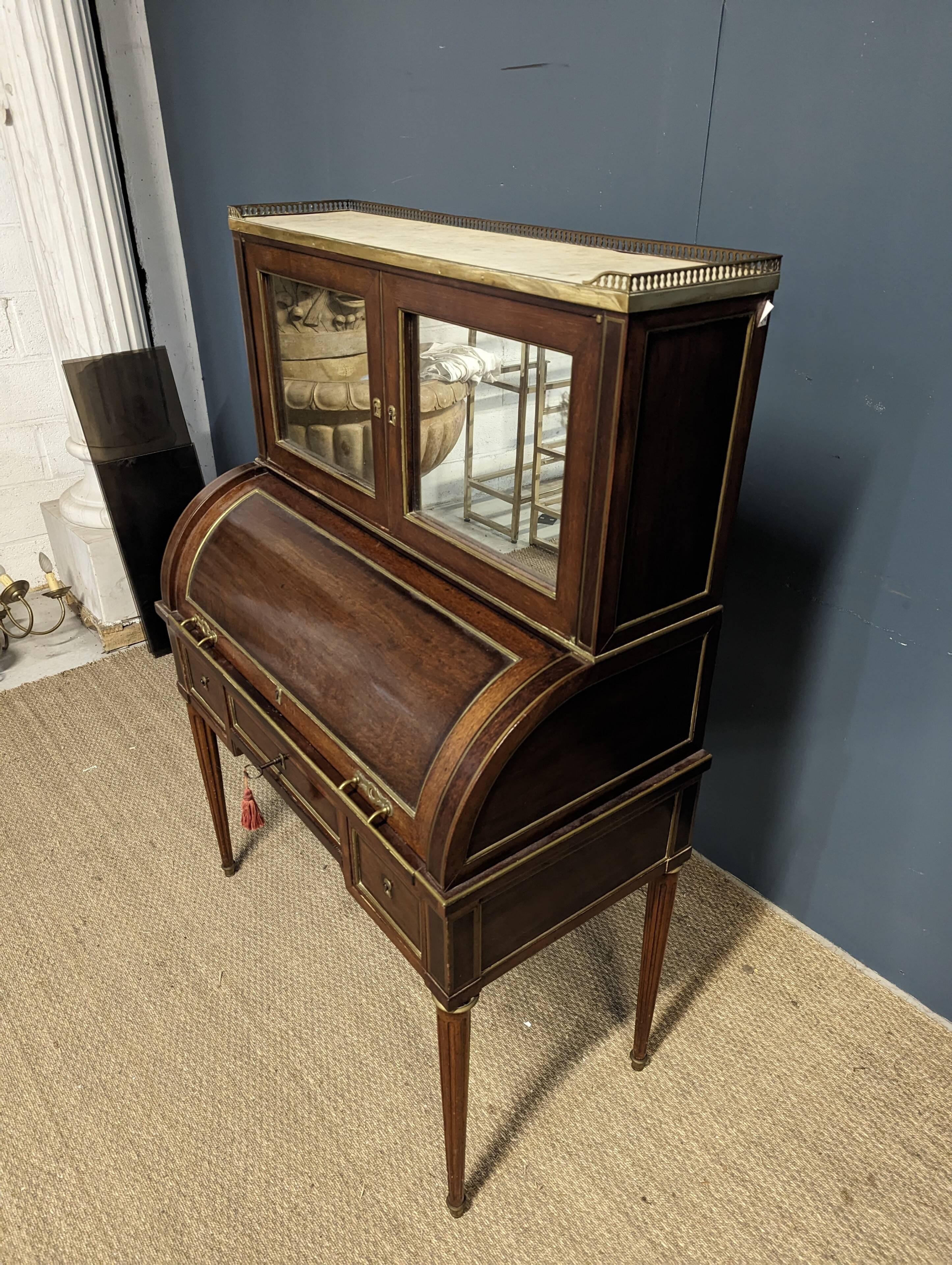 Bureau de dame à cylindre en acajou, époque Louis XVI