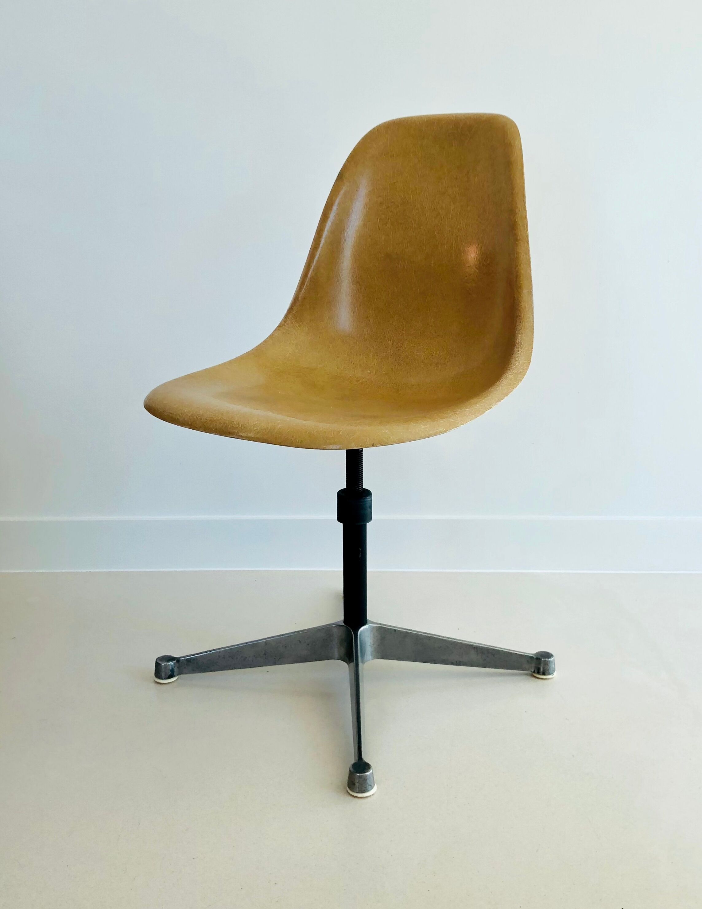 Eames office chairs for Herman Miller, 70s