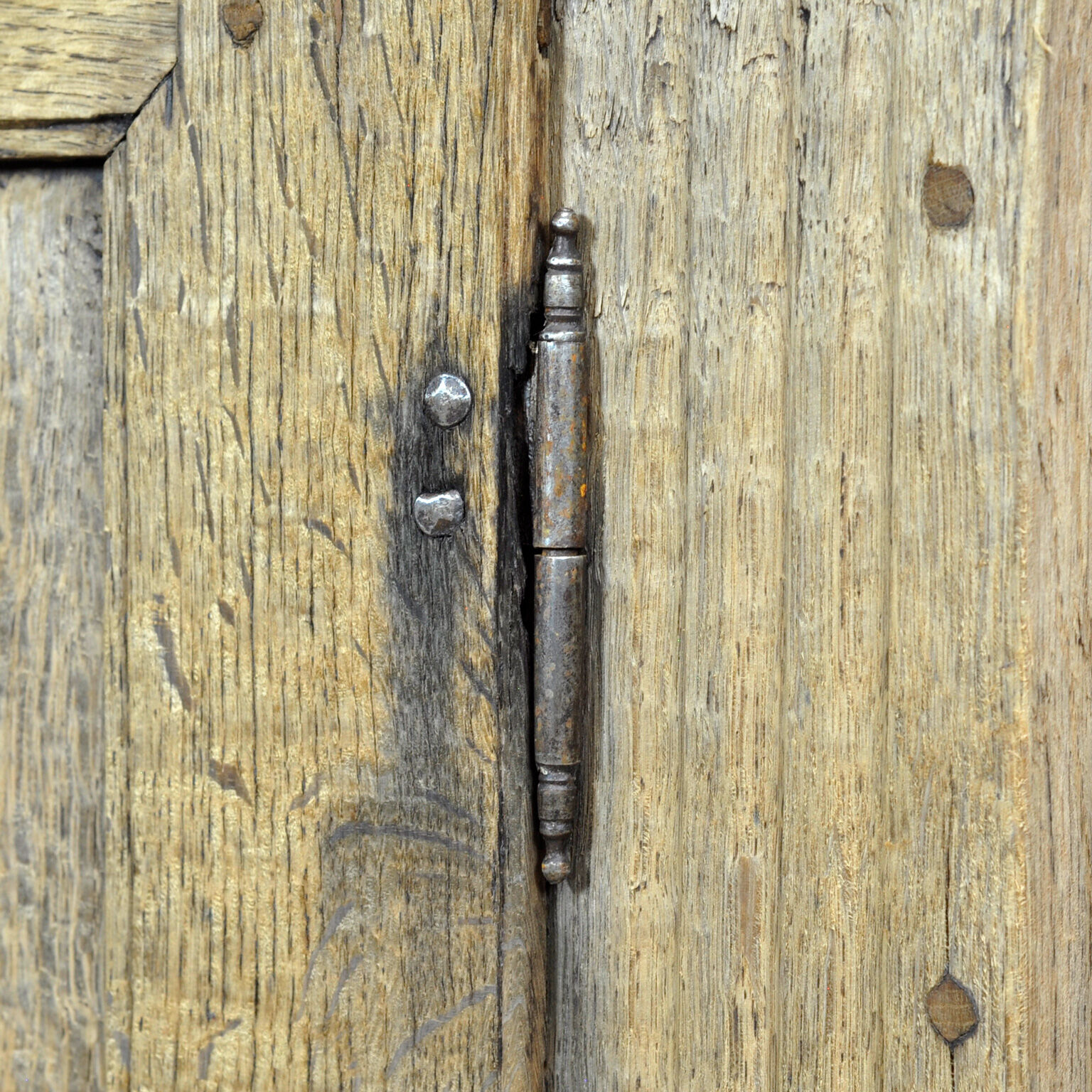 Small oak cabinet, circa 1820