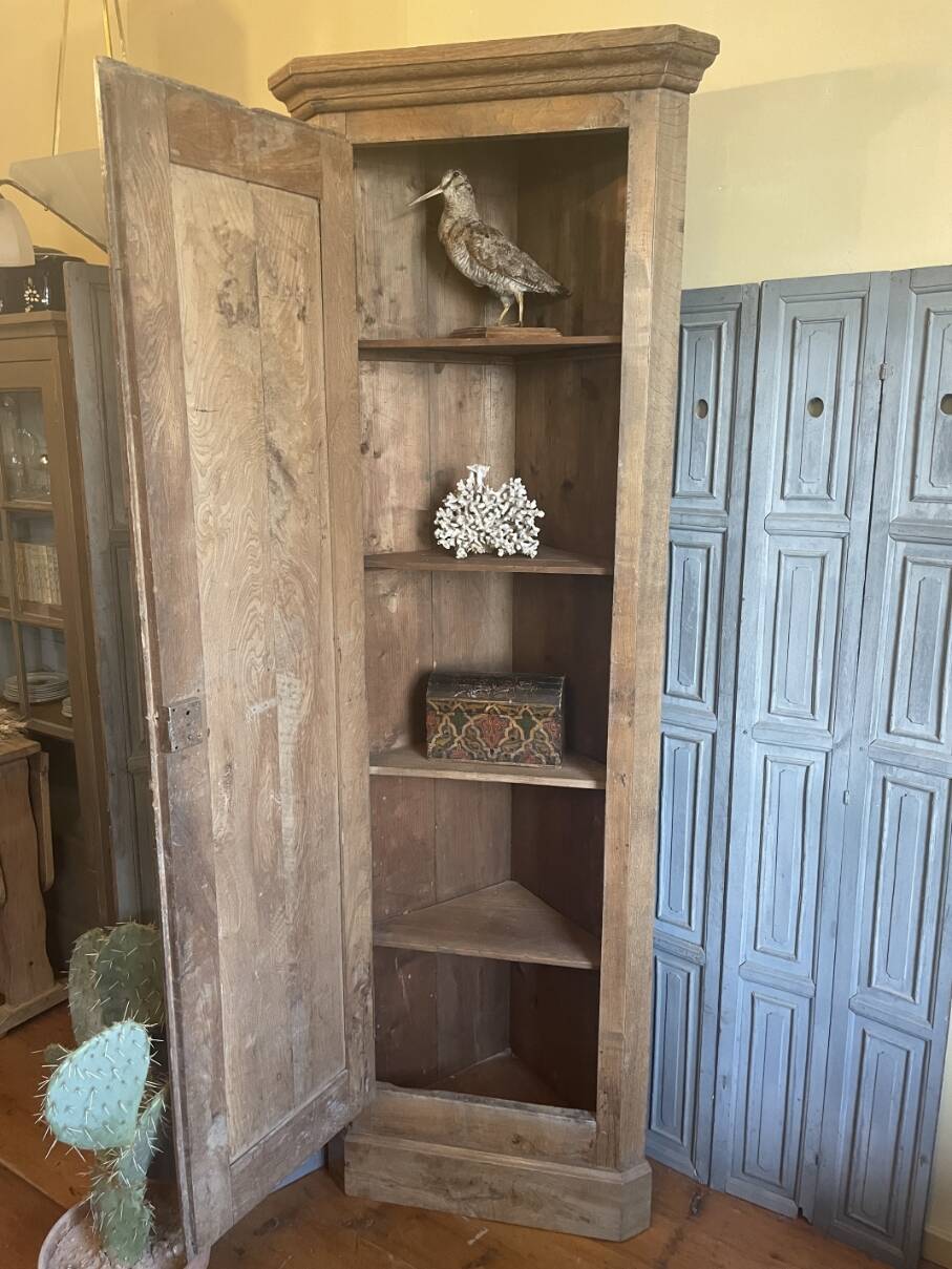 Armoire d'angle provinciale XIXe siècle noyer/chêne