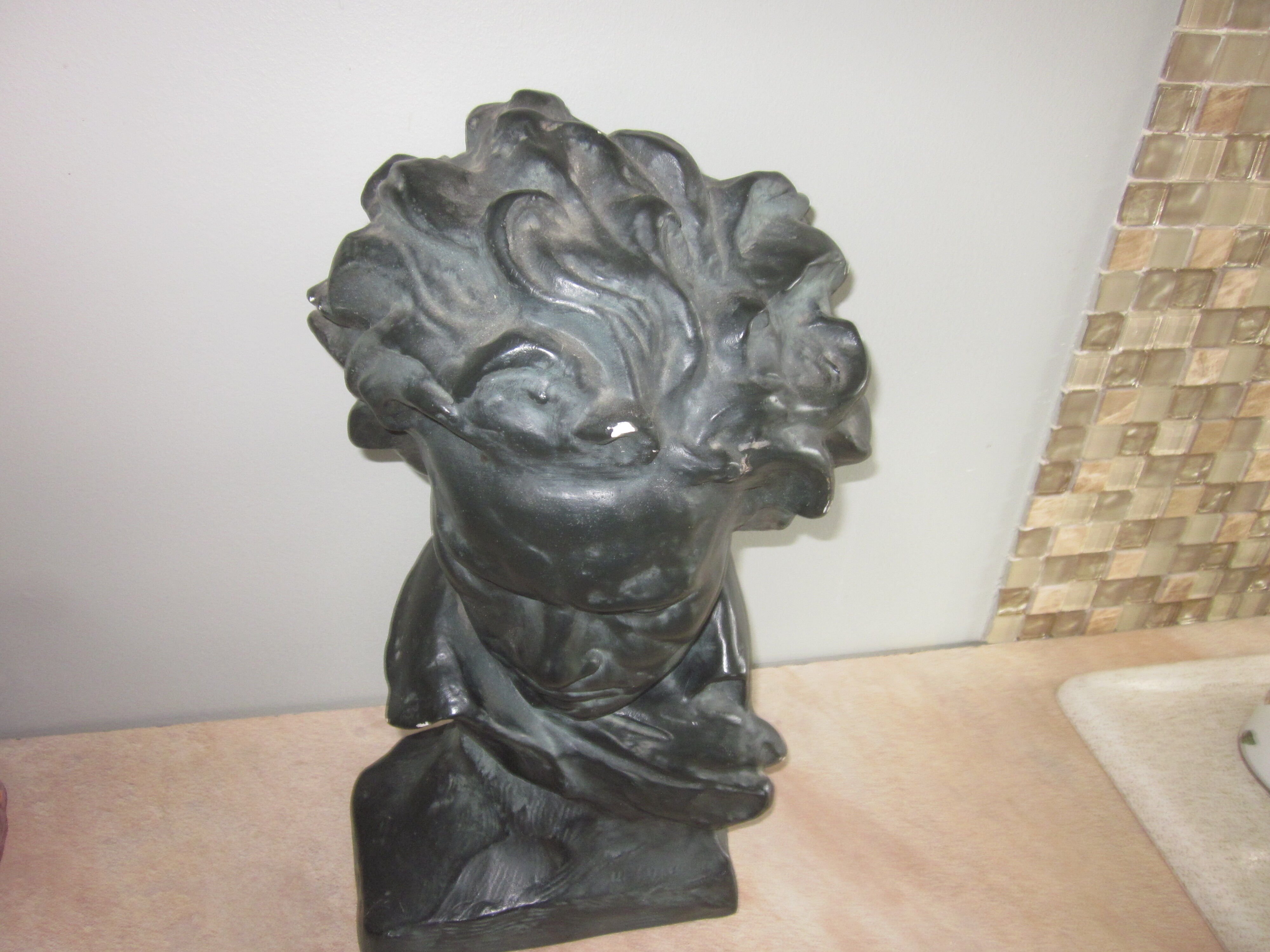 Platter bust