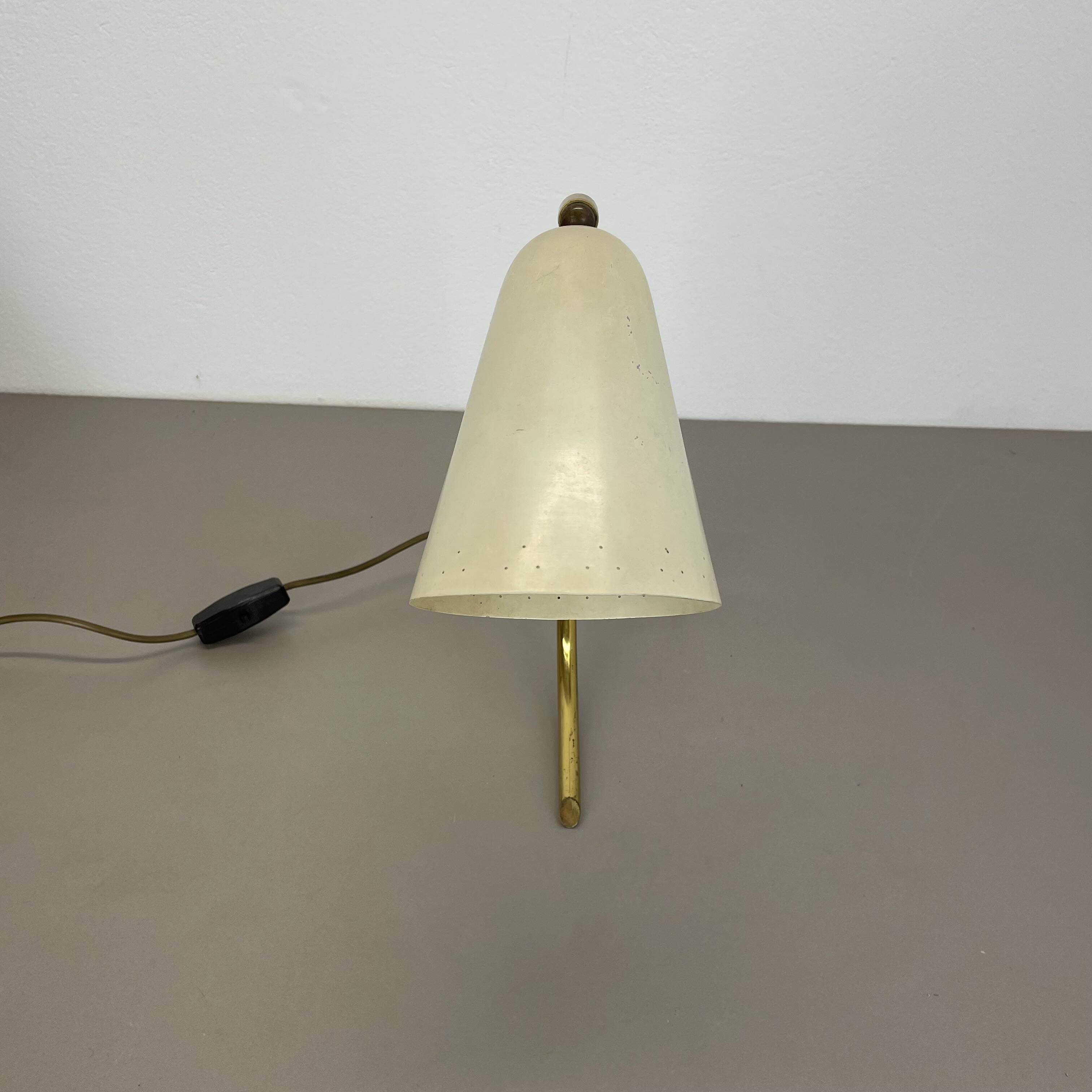 Tripod kalmar stilnovo style hollywood regency table lamp in brass, austria, 1950s