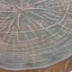 Table d'appoint brutaliste en bois massif tripode