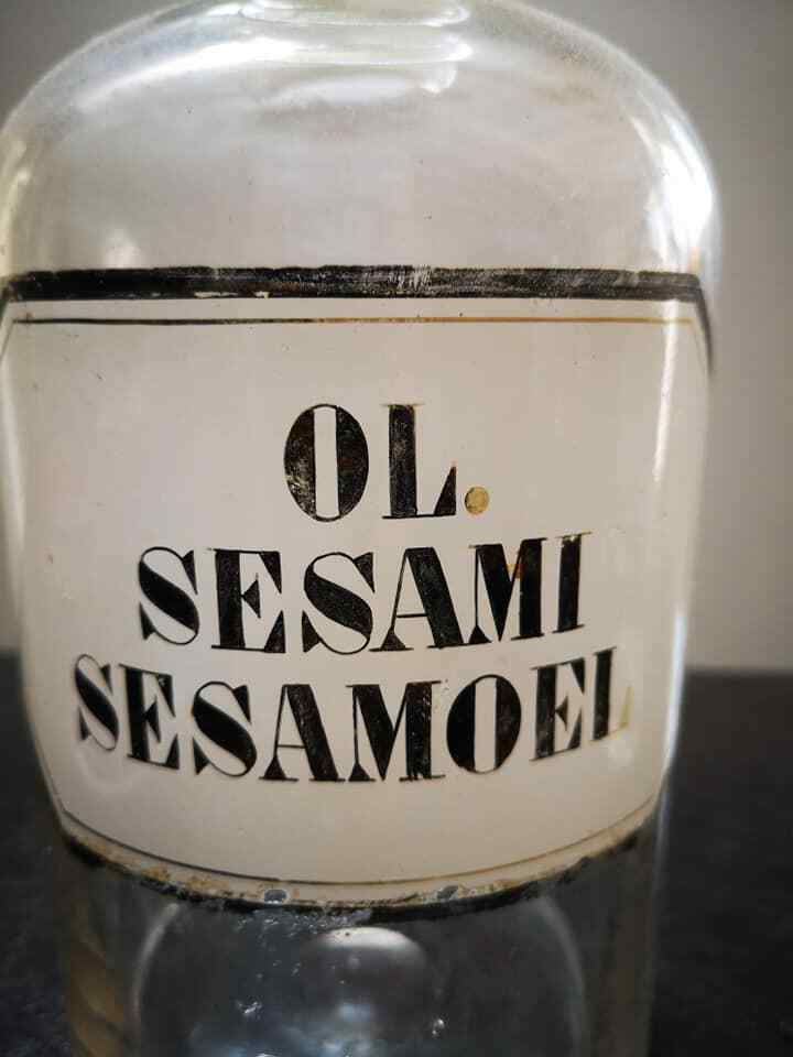 Old pharmacy/apothecary bottle ol sesami sesamoel 1900