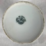 Porcelain box with lid, decorated with roses. Limoges, Singer circa 1950