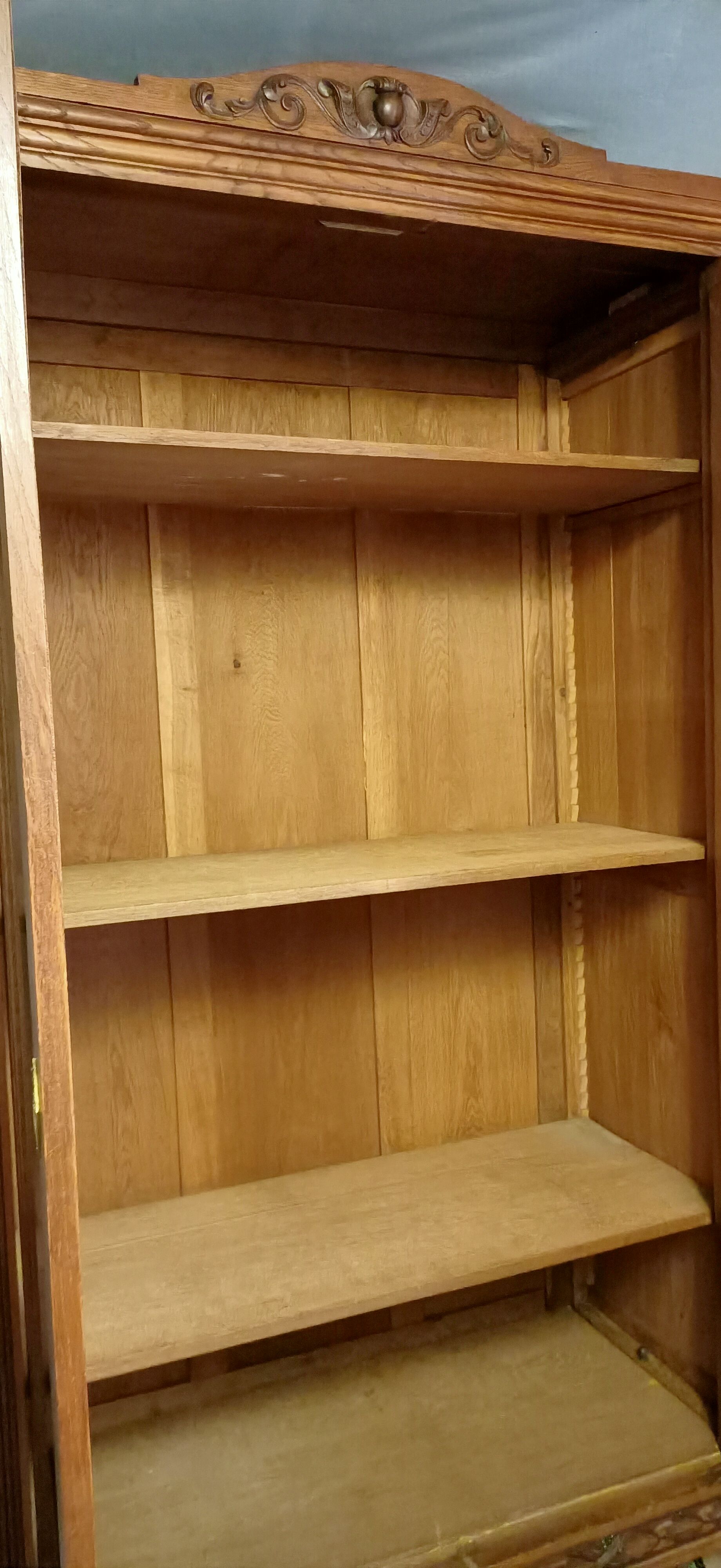 2-door old mirror cabinet