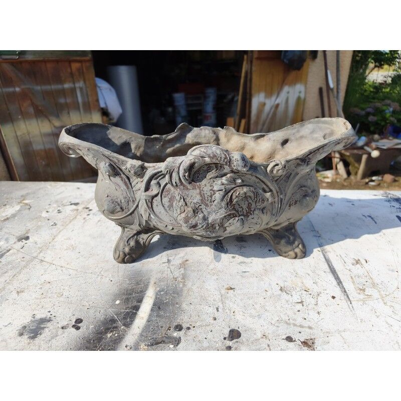 Aluminium planter from 1900 by the Charleville-Mézières establishments.
