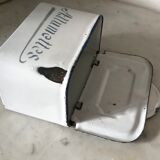 Matchbox in enamelled sheet metal