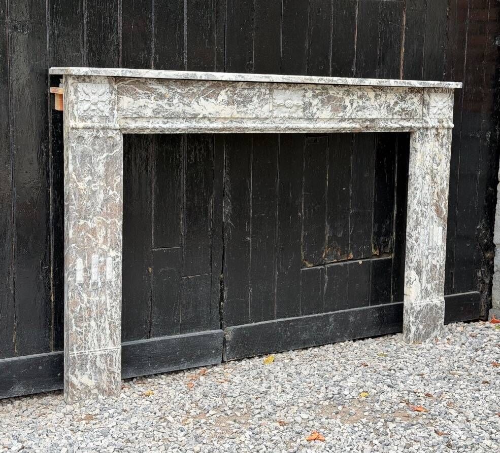 Louis XVI fireplace in grey Ardennes marble, late 18th century.