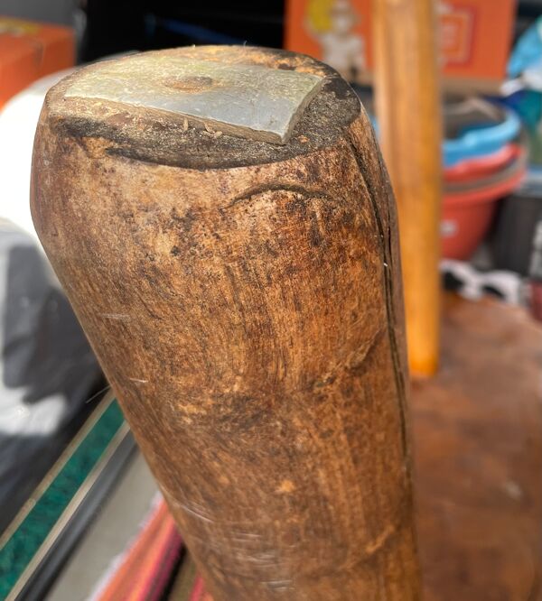 Table basse moderniste brutalist forme-libre reconstruction 1950