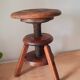 Tabouret tripode à vis