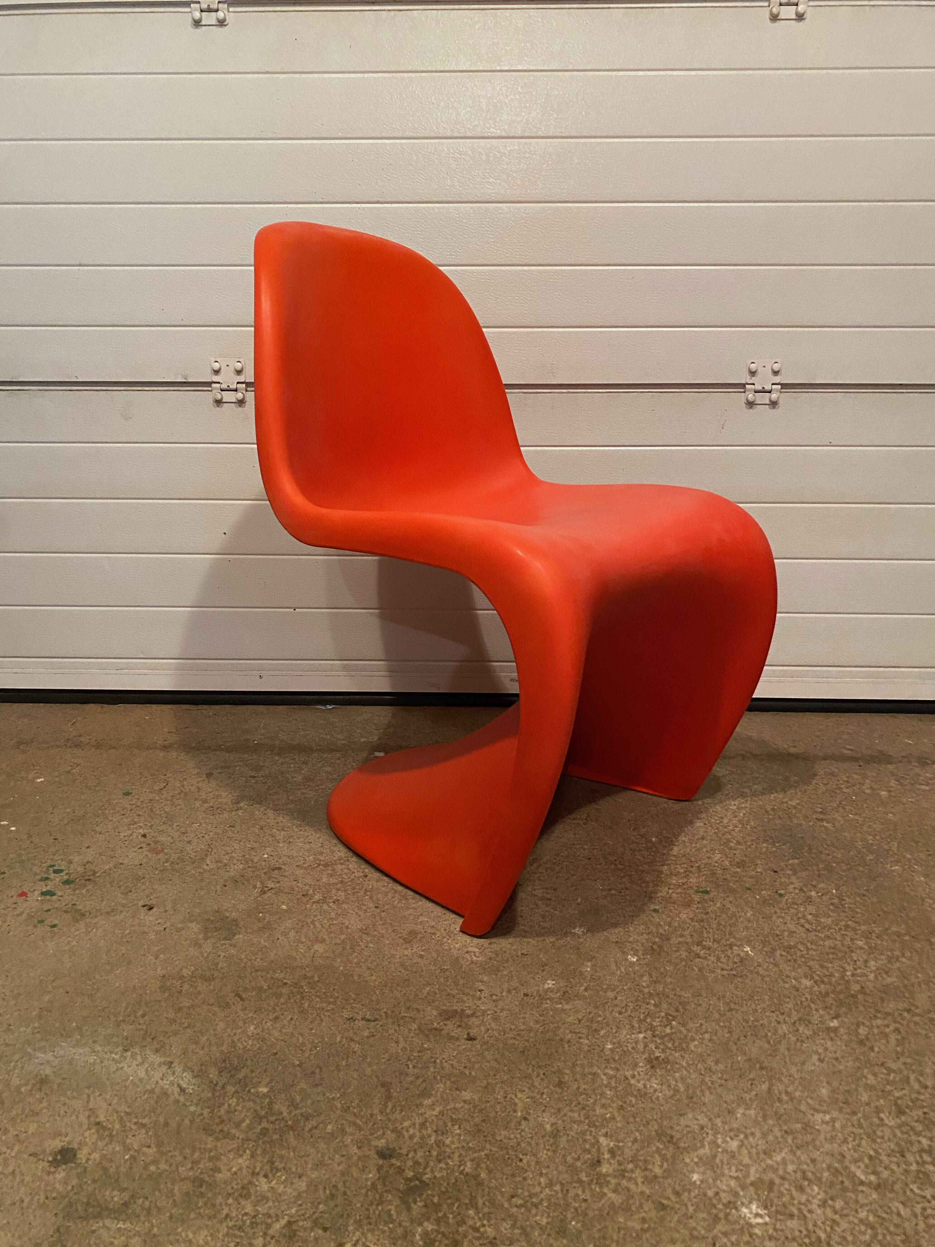 Chaise Verner Pantone