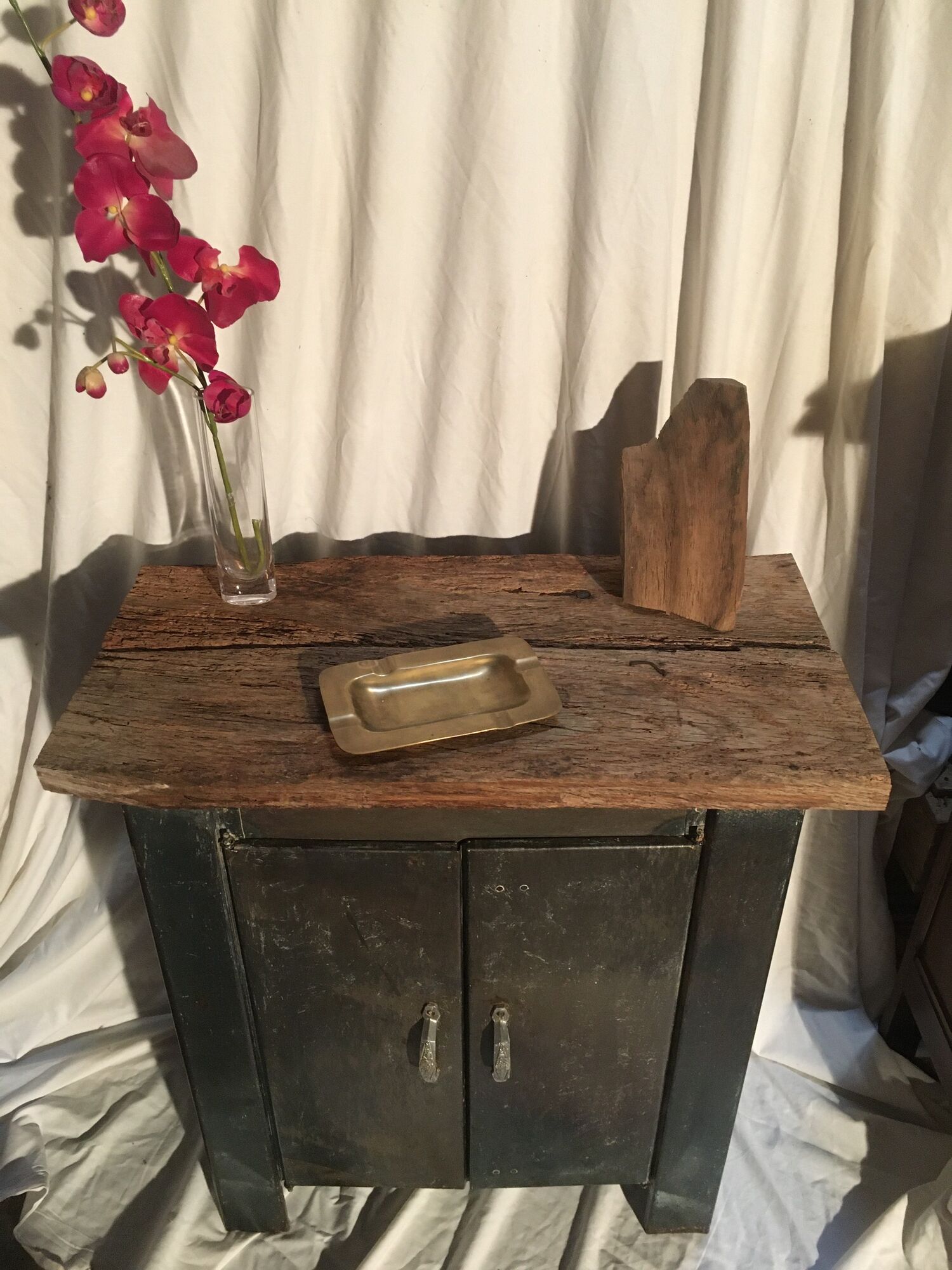 Renovated kitchen furniture and revisited in 50s metal