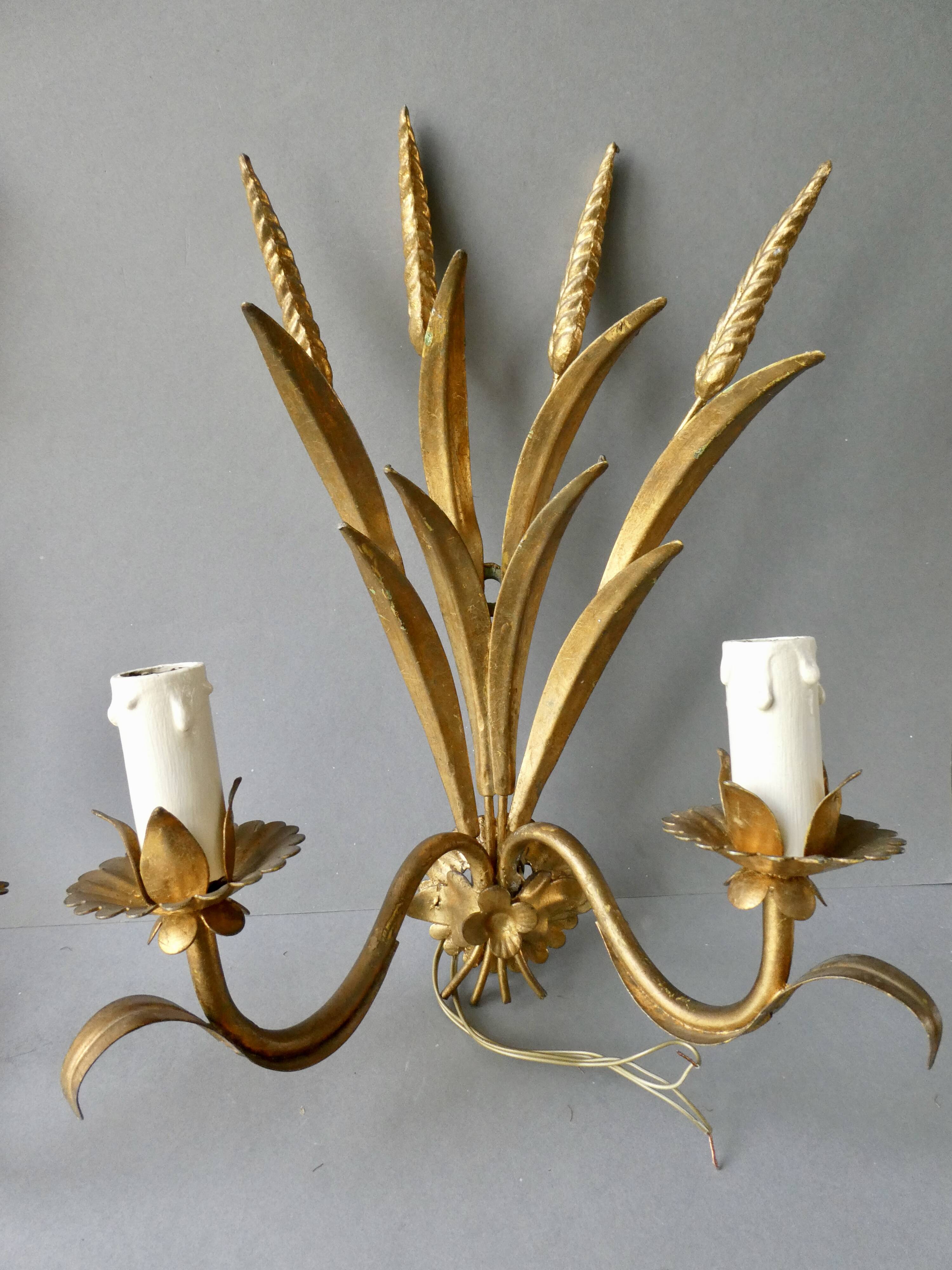 Pair of ear of wheat wall lights in gold metal, 1970s
